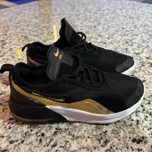 Nike Air Max Motion 2 Sneaker Unisex Kids Size 5y Black/Gold/White